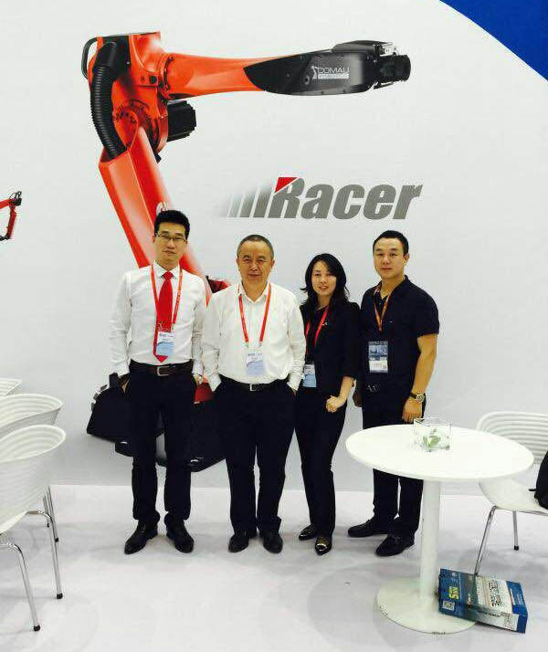 柯马携最新Racer999机器人亮相2015深圳国际机械制造工业展