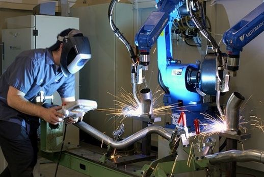 智能工厂必备：协作机器人减少35%工伤损失