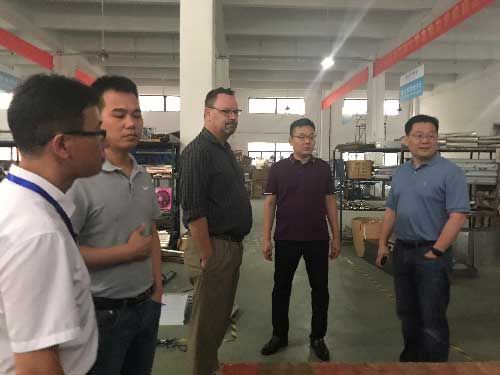 加強(qiáng)國際合作，促進(jìn)共同發(fā)展，美國洛杉磯客戶來濾中濾洽談合作